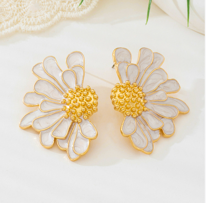 Boucles d’oreilles fleur blanche doré