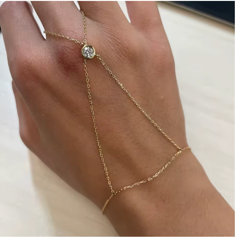 Bracelet chaîne de main doré avec perles