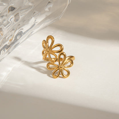 Bague fleur ajourée dorée