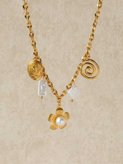 Collier à breloques fleur et perle