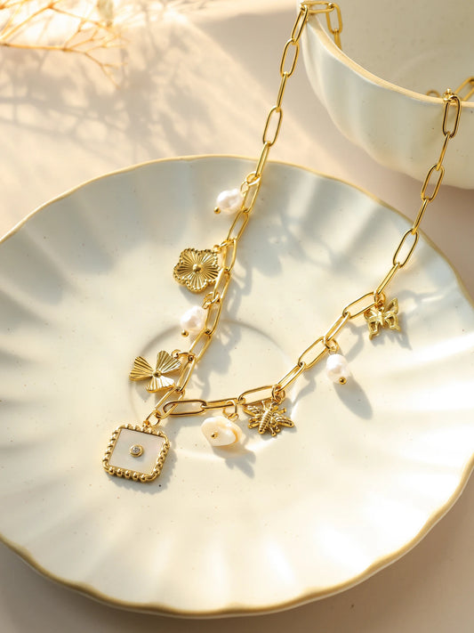 Collier perle doré avec pendentif