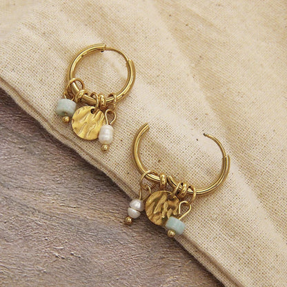 Boucles d’oreilles rondes dorées pierres naturelles et perles