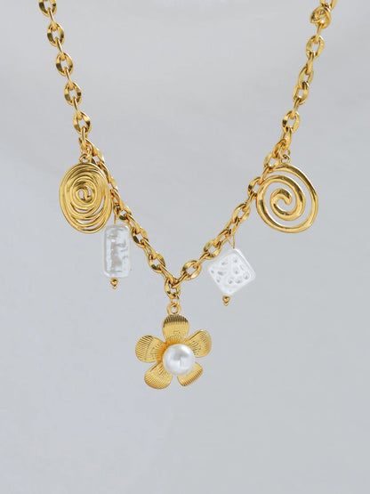 Collier à breloques fleur et perle